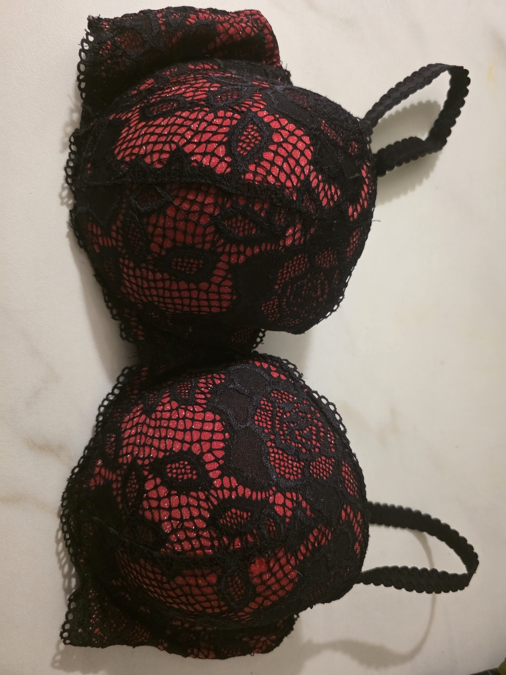 La Vie En Rose Red and Black Lace Push-Up Bra
